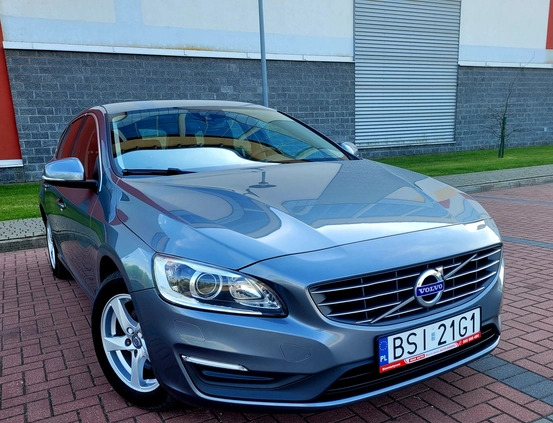 Volvo V60 cena 53900 przebieg: 153000, rok produkcji 2017 z Świerzawa małe 106